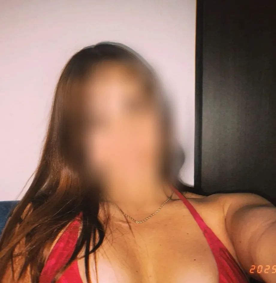 Amina, 26