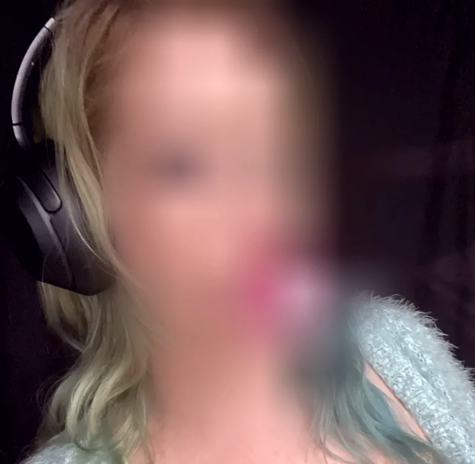 Anna, 35