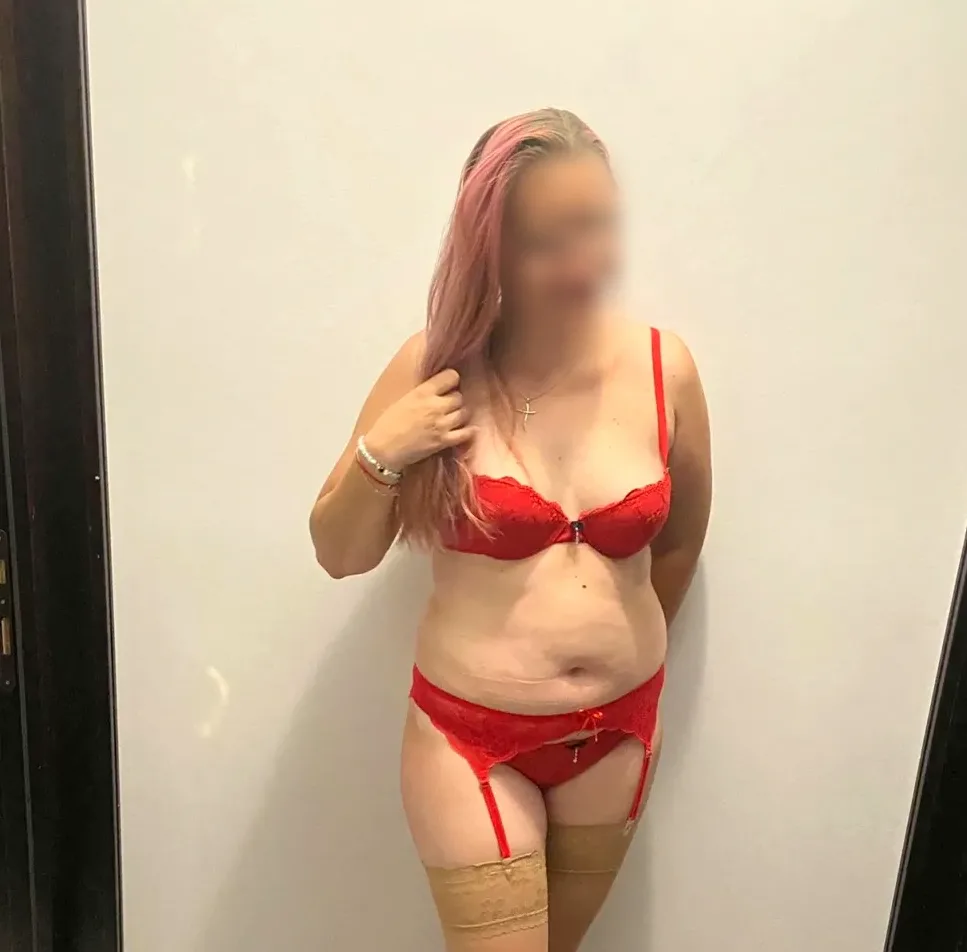 Sara, 32